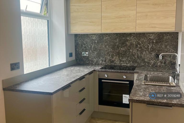 Studio flat in Beechcroft Court, Blackheath, London, SE3 (#3059248)