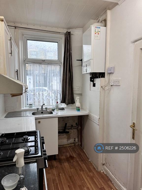 3 bedroom house in Hollings Road, Bradford, BD8 (3 bed) (#2506226)