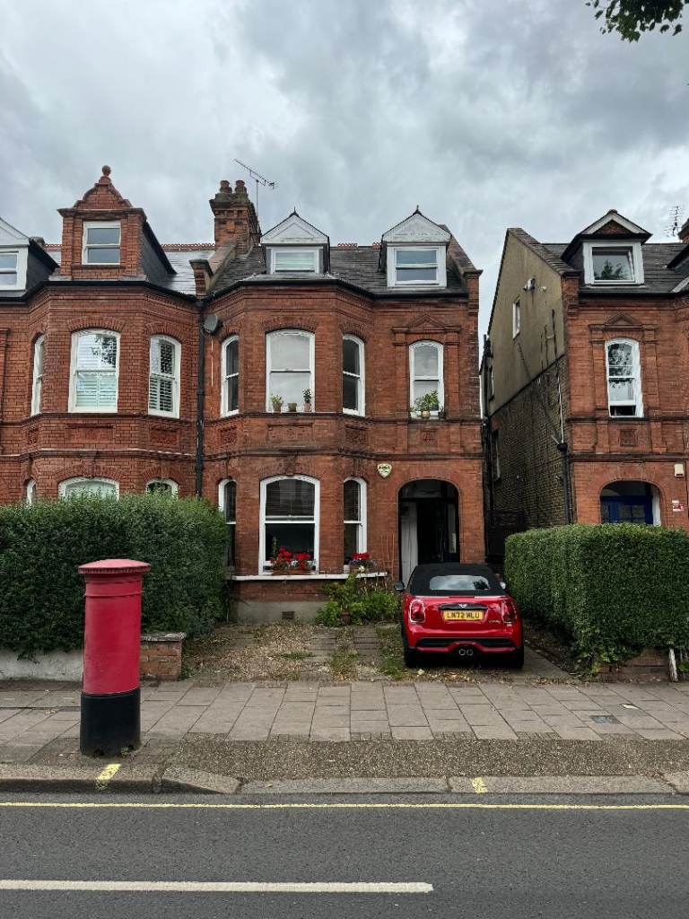 Private Parking Space 1 min from Stamford Brook Underground, W6 (nr Hammersmith)