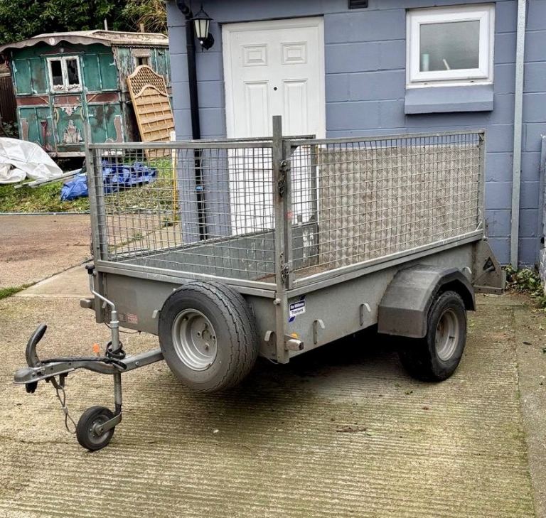 Ifor Williams P6E caged side 