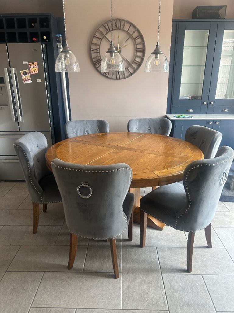Round Oak Dining Table & 6 Grey Velvet Chairs – Excellent Condition