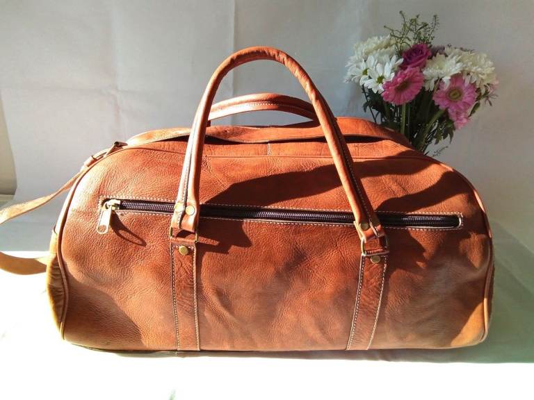 100% Genuine Leather Travel Bag Weekend Bag Gym Travel Hand Luggage ( Christmas Sale )