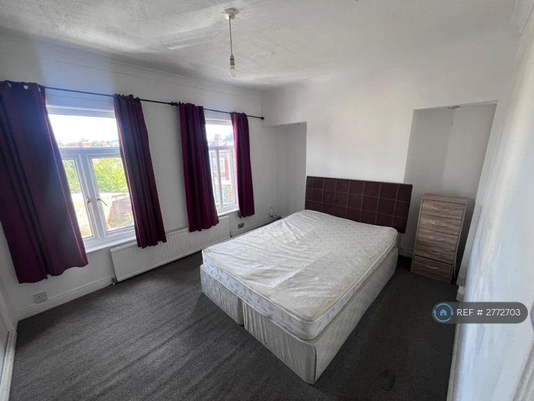 3 bedroom house in Cecil Road, Northampton, NN2 (3 bed) (#2772703)