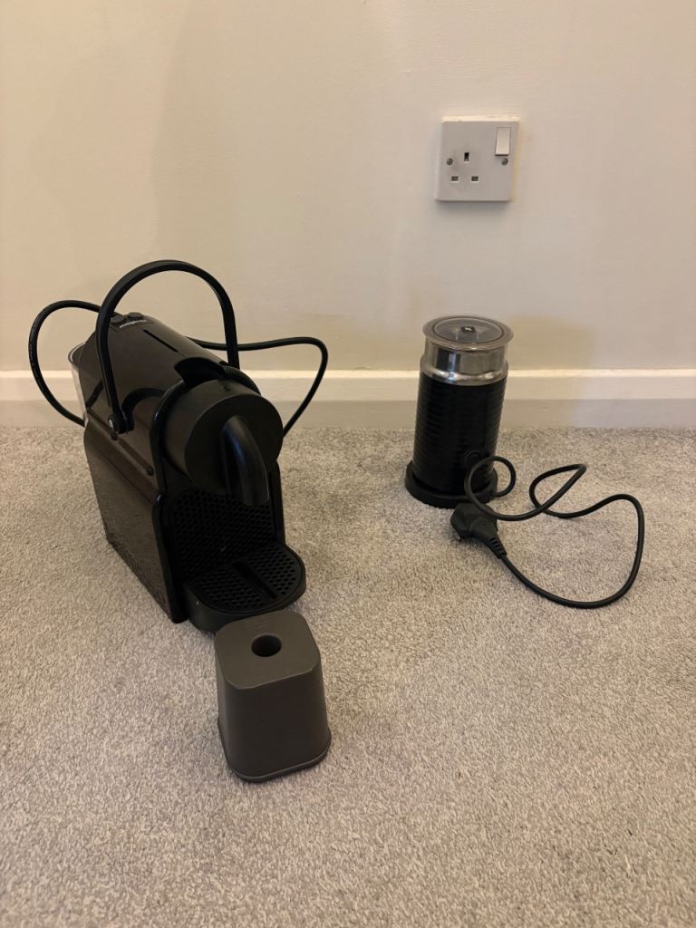 Nespresso machine with milk frother and recycling capsule device 