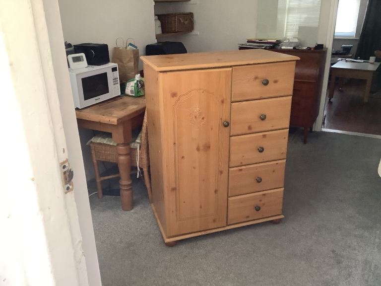 SMALL WARDROBE WITH 5 DRAWERS –£20