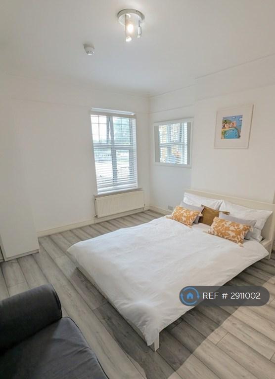 1 bedroom in Dolphin Road, Slough, SL1 (#2911002)