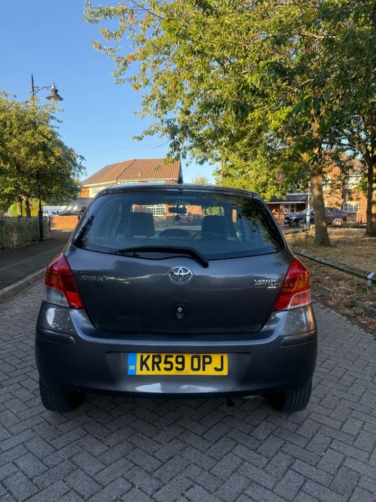 Toyota Yaris 1.3 Petrol 2009 - 2 keys - lots of service history paperwork - long mot & tax
