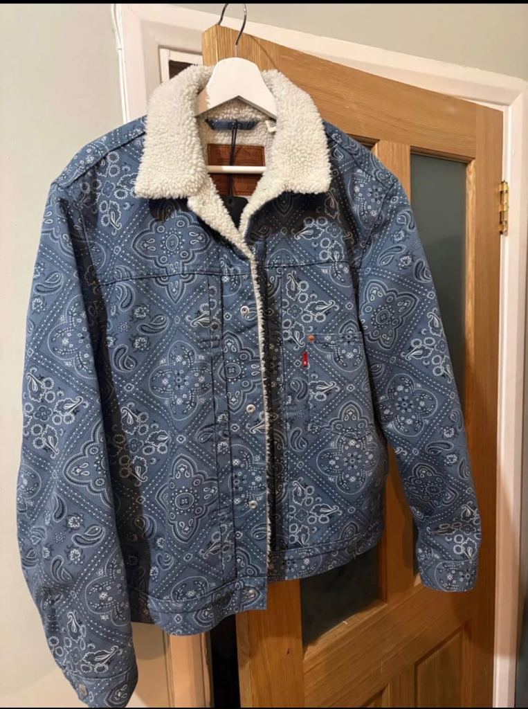 New Levi’s denim jacket 