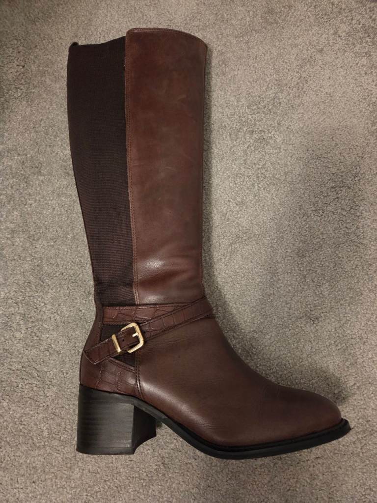 Ladies Brown Boots 