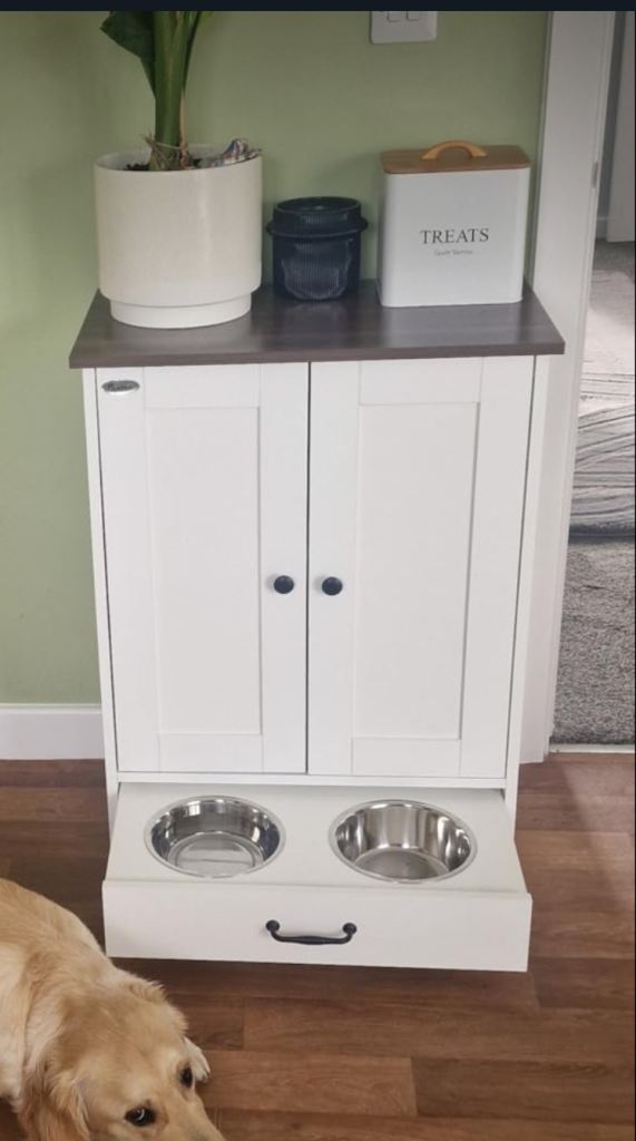 Pethut dog feeding station 