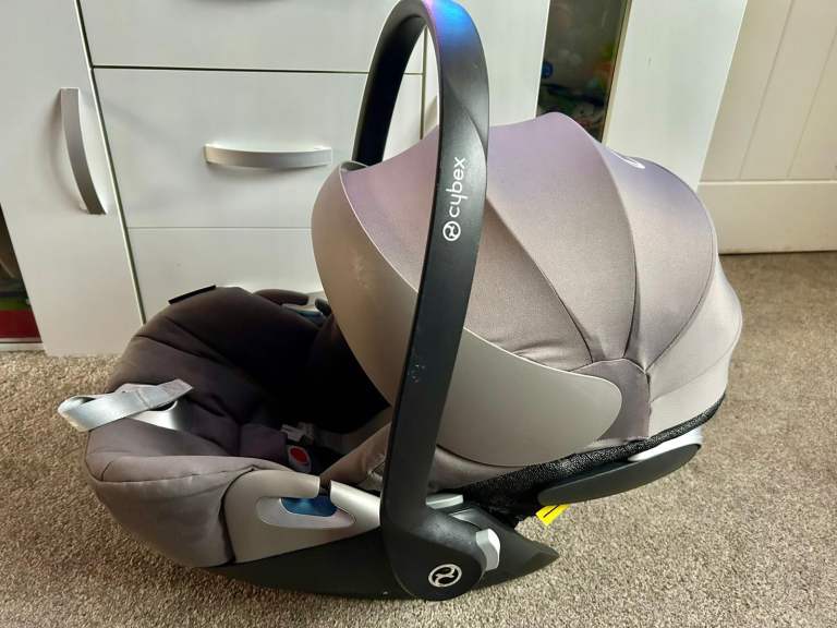 Cybex cloud Z i size car seat and carrier and base 