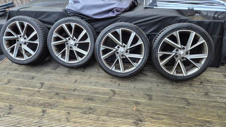 Genuine Skoda Superb 18" Alloy Wheels - 18x7.5J -235/40 R18