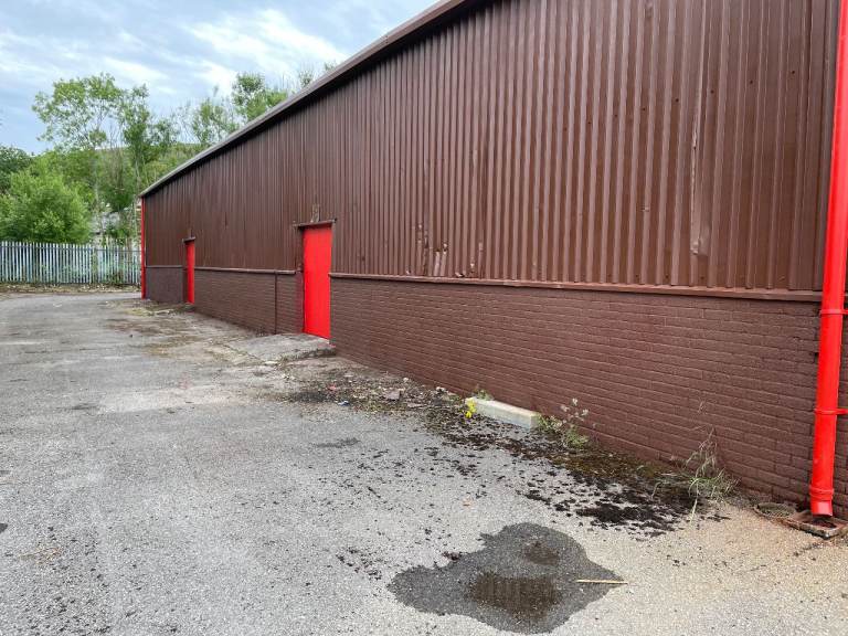 A refurbished warehouse unit with fenced rear yard, located in Tonypandy, no deposit!