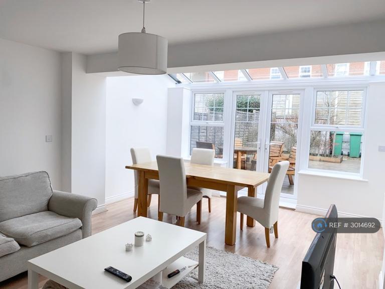 3 bedroom house in Lorimer Row, Bromley, BR2 (3 bed) (#3014692)