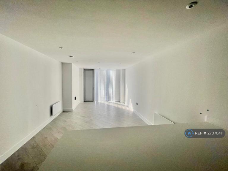 2 bedroom flat in Trinity Way, Salford, M3 (2 bed) (#2707041)