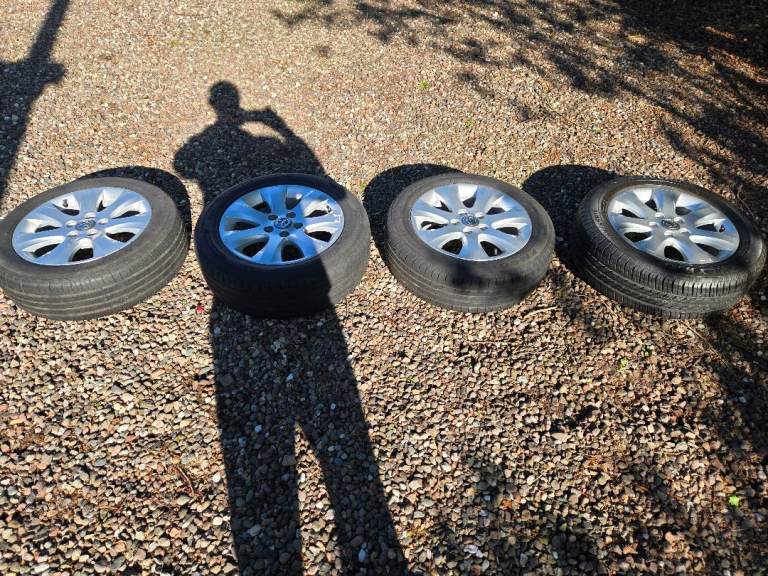 FOR SALE SET OF NICE VAUXHALL ALLLOY WHEELS 