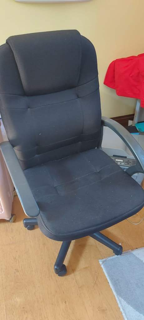 Black Fabric Office Chair – Good Condition