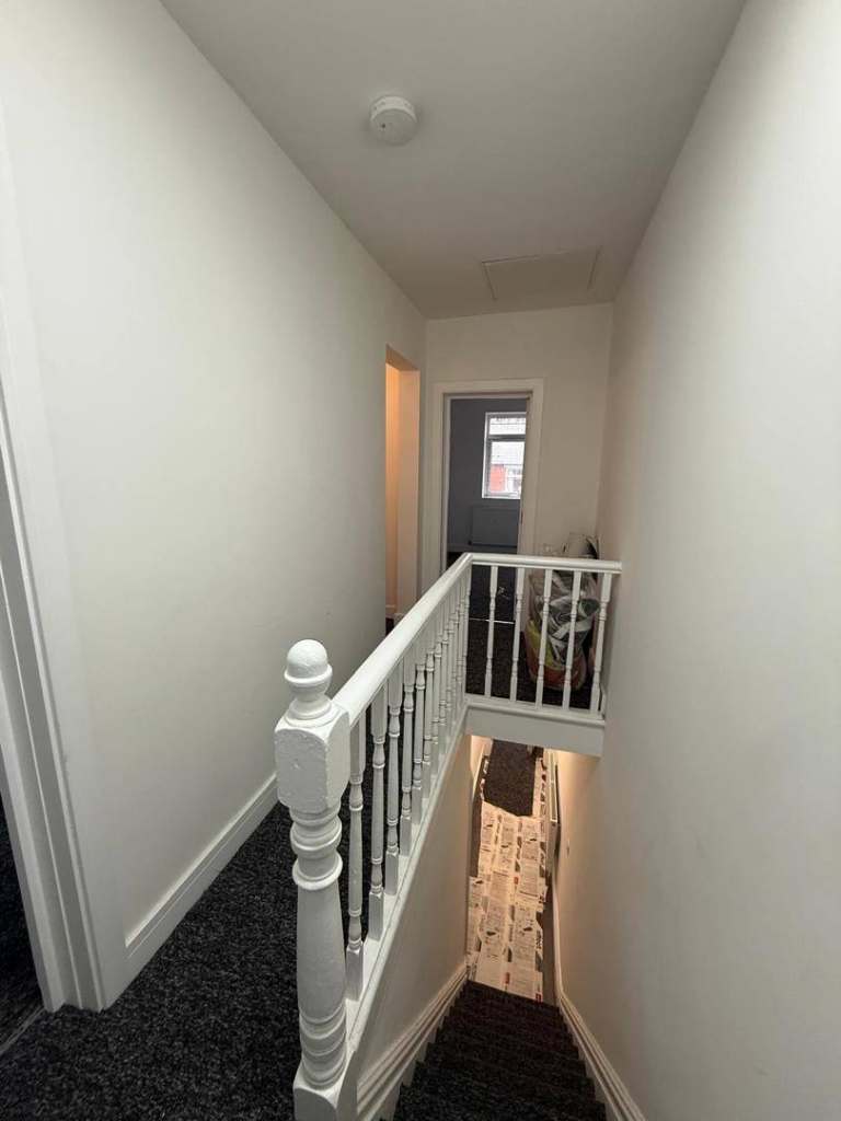 6 Bed 3 Bath House Warrington WA9  Near St Helens Rugby League Stadium | COMPANY LET ALLOWED