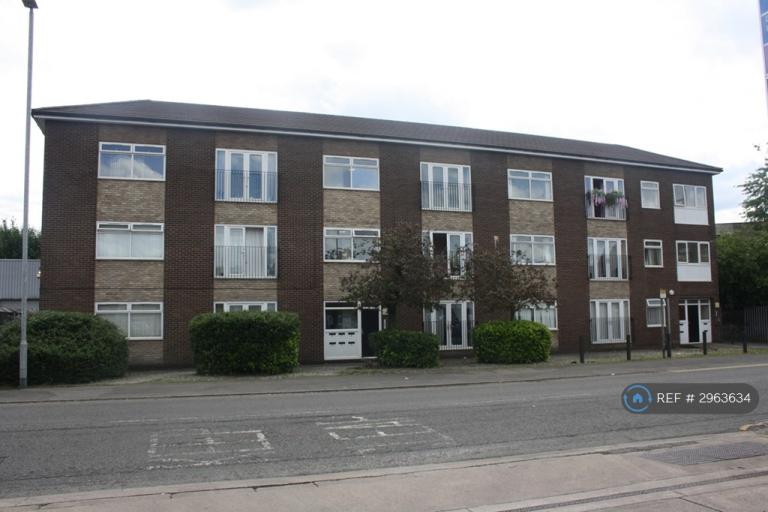 2 bedroom flat in St Michaels House, Manchester, M24 (2 bed) (#2963634)