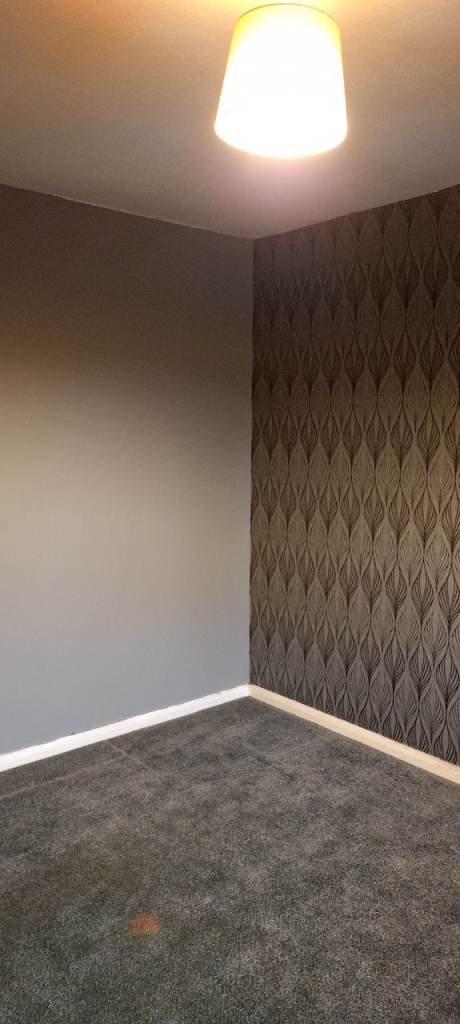 Double room available for girl/couple near at Amazon Wearhouse...