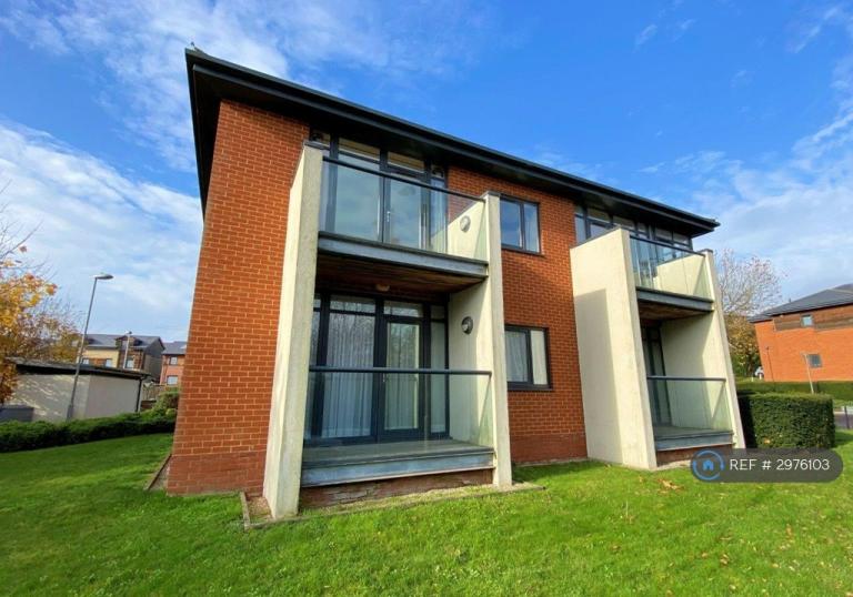 1 bedroom flat in Edgar House, London, NW7 (1 bed) (#2976103)