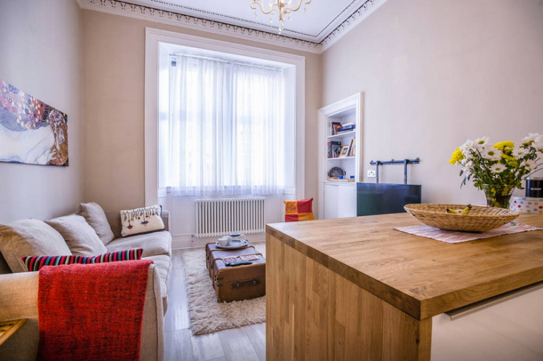 Cozy Modern Flat with Shared Garden