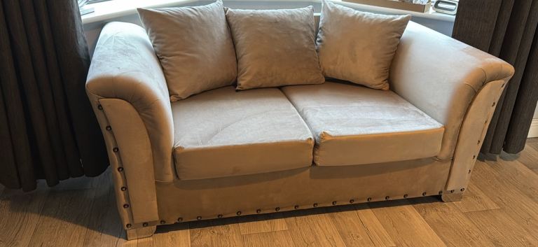 1 week old 3 plus 2 sofa