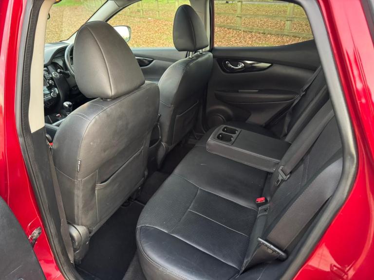 2015 Nissan Qashqai 1.6 dCi Tekna 5dr HATCHBACK Diesel Manual