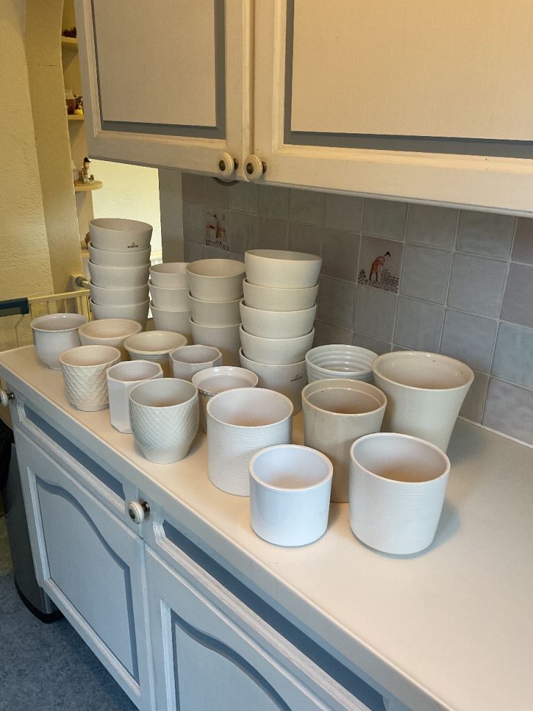 50p each WHITE CERAMIC POTS for displaying house plants, buy as many or few as you wish!