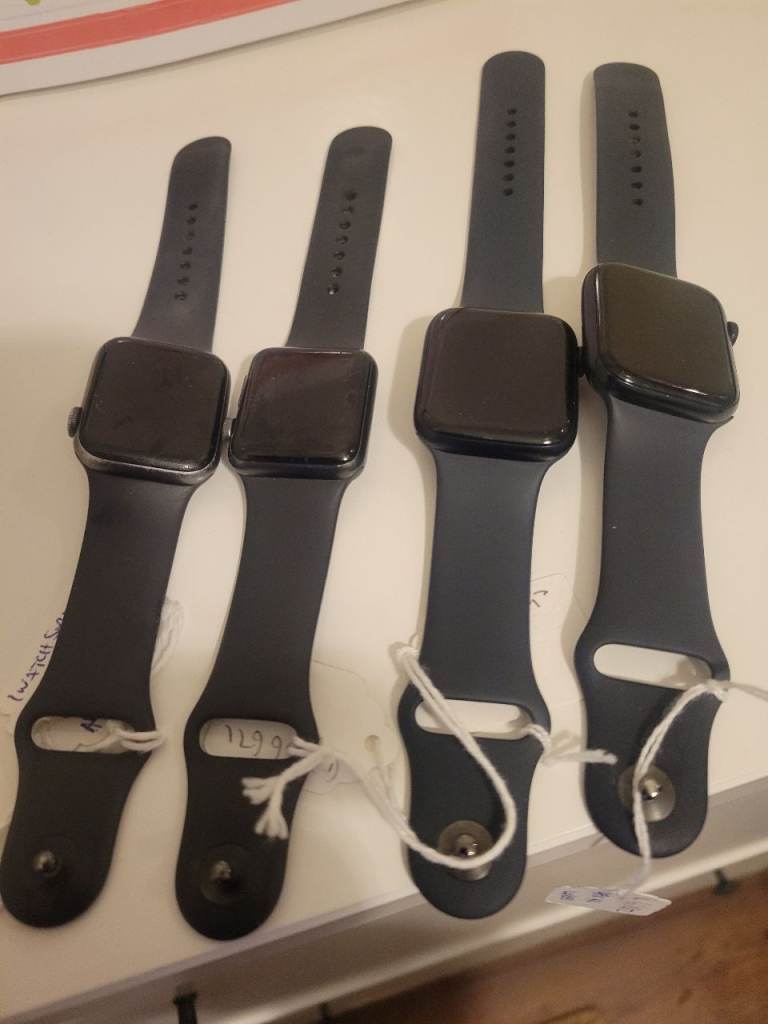 4 apple watches for spares or repairs