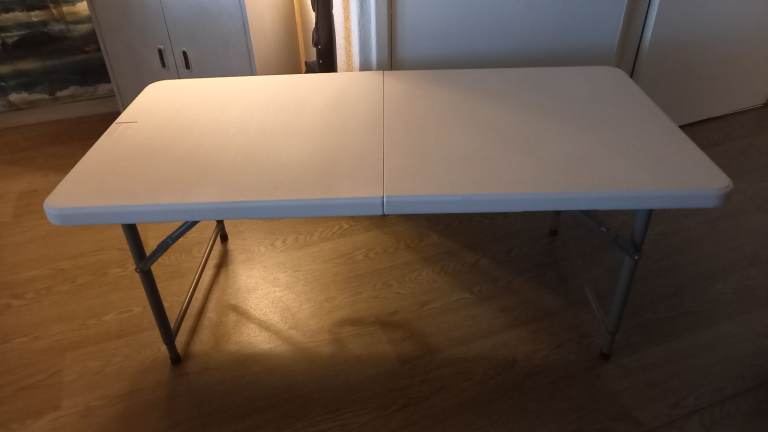 Harbour housewares table (extendable height)