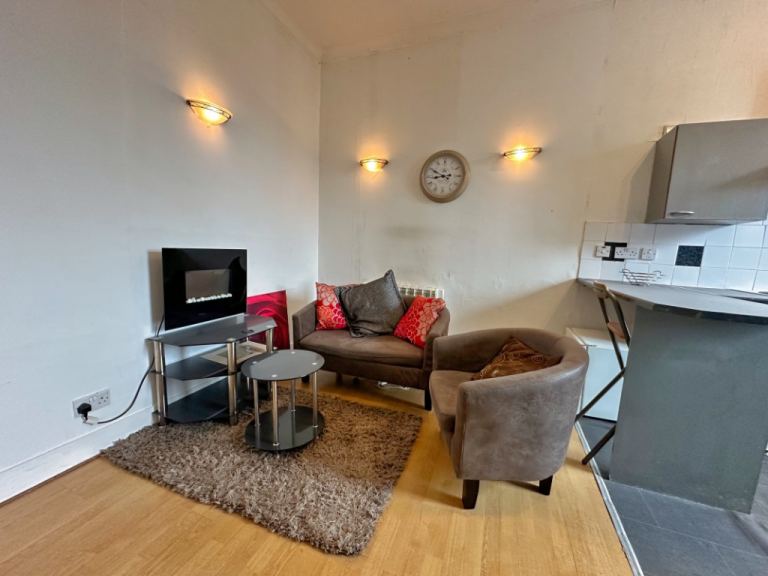 2 bedroom flat in Powis Terrace, Powis, Aberdeen, AB25 3PP