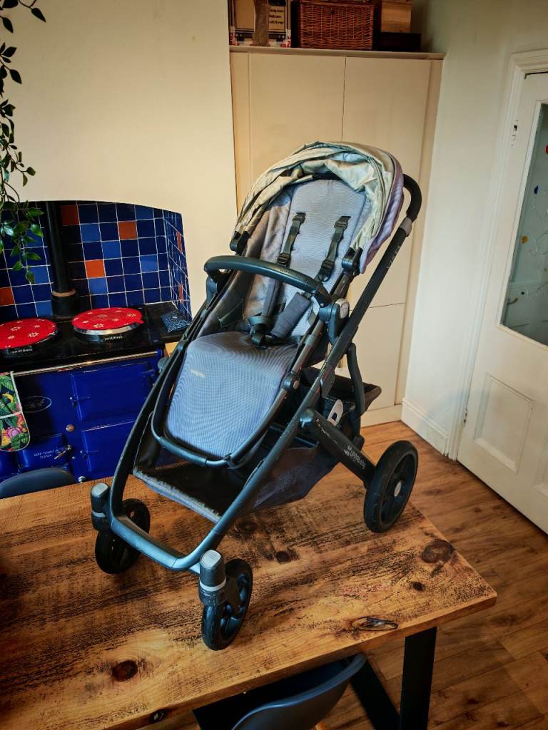 UPPAbaby Vista Pram Bundle with BeSafe Car Seats & Carrycot