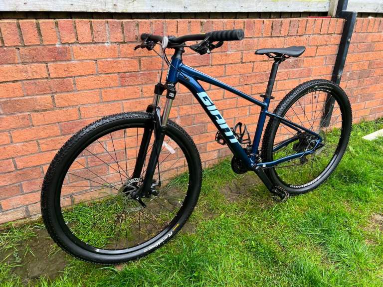 Giant Talon Mountain Bike - 29" Wheels, Excellent Condition