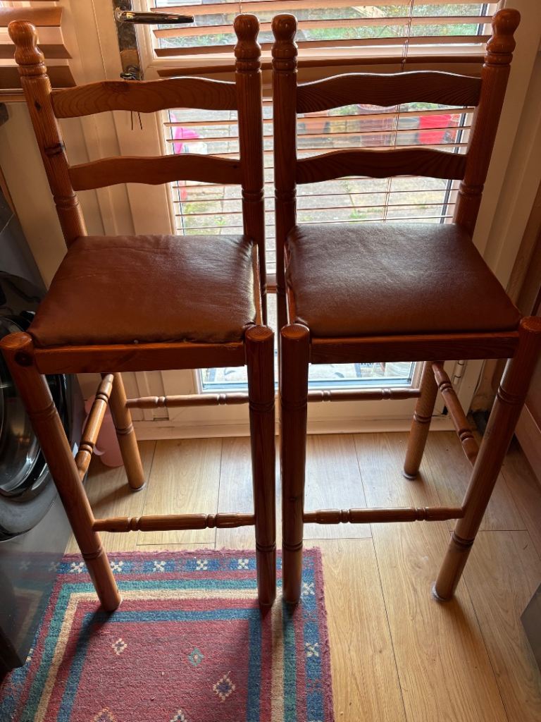 Pine wood bar breakfast high chair stools x2 chairs FREE FREE