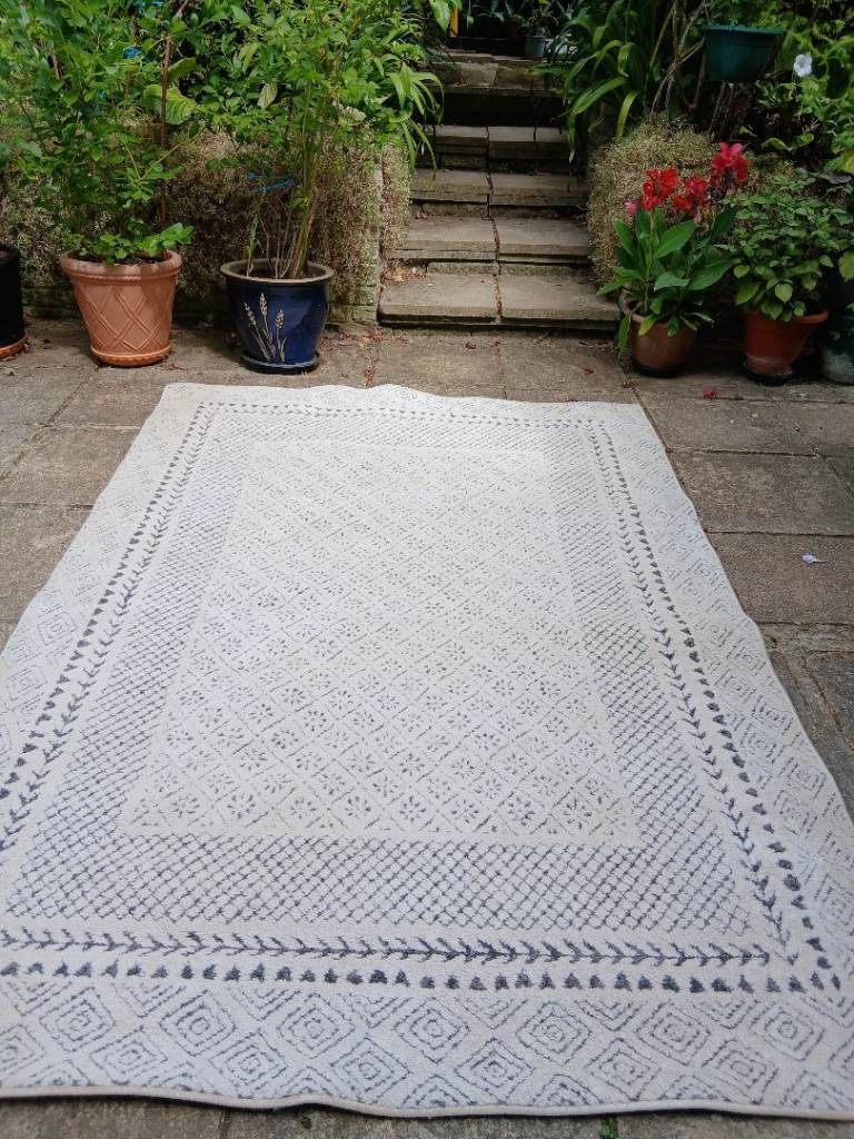 Rug / Grey Patterned Rug – Good Condition, 120 x 186cm