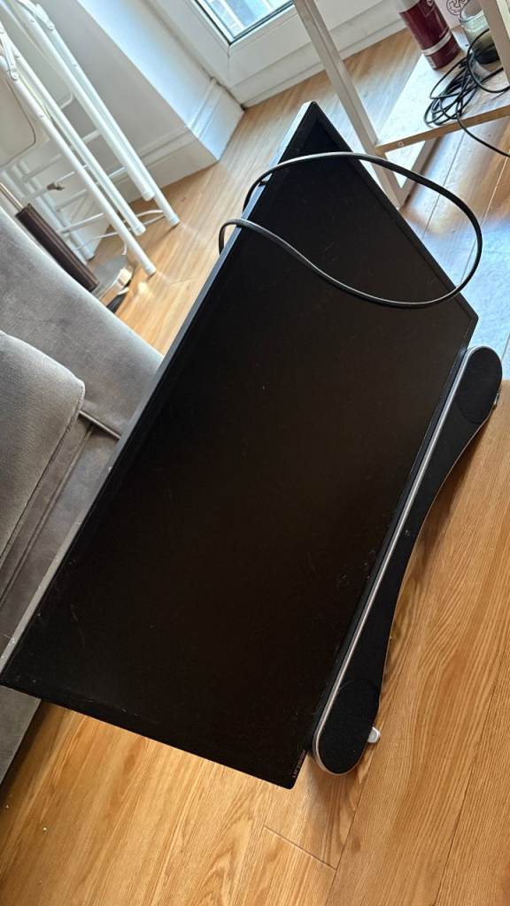 Linsar X24-DVD 24" HD Freeview TV with Built-in DVD Player
