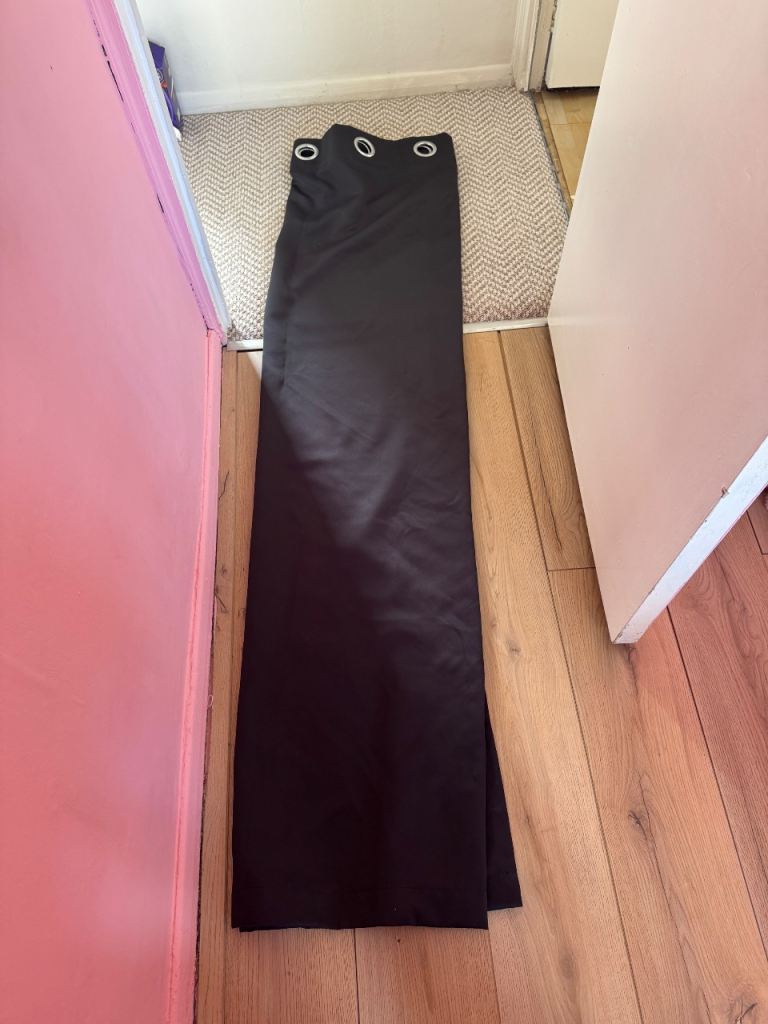 Black Eyelet Curtain Panel – Good Condition
