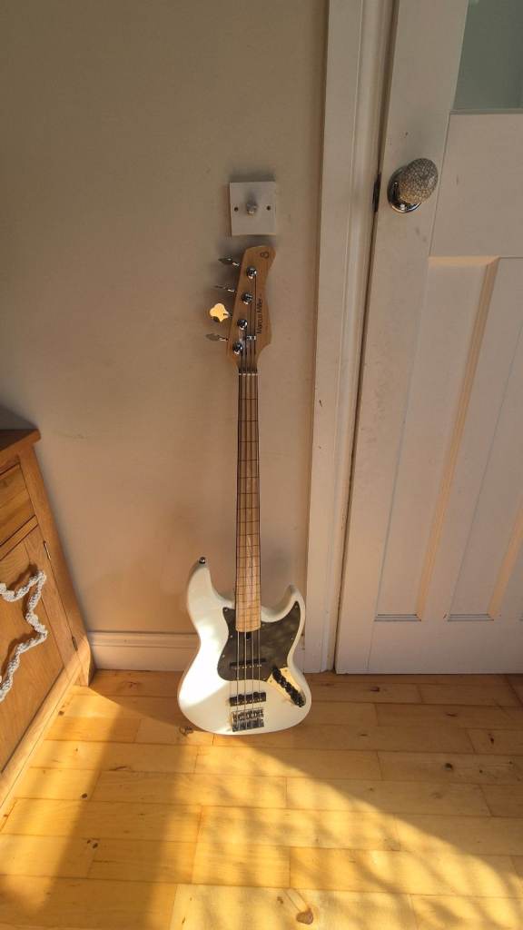 Sire Marcus Miller V7 Vintage Alder Lined Fretless Bass Guitar