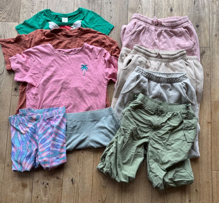 FREE: Girls (Ages 10 & 11) Clothes Bundle