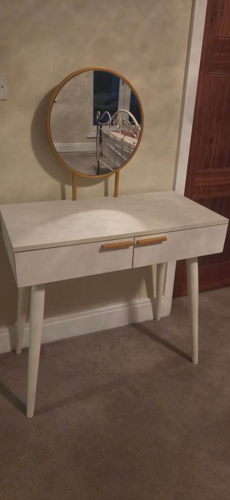 Dressing table with mirror