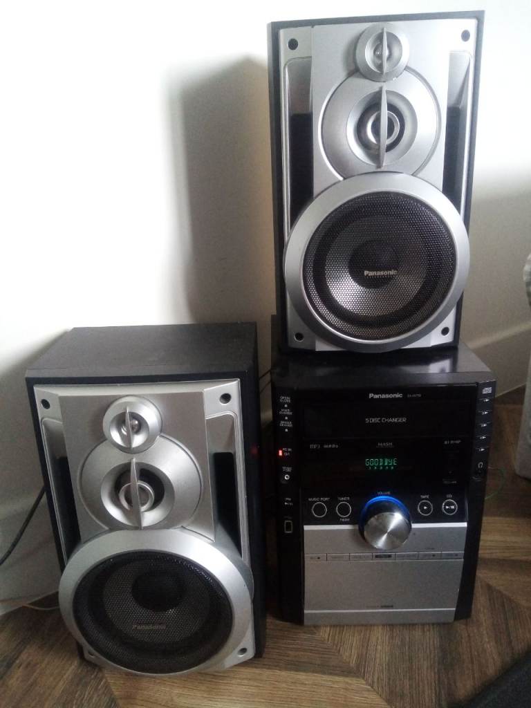Panasonic SA-AK750 Stereo System with Speakers – Good Condition