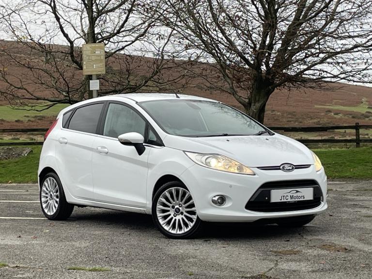 FORD FIESTA 1.4 Titanium 5dr Man, petrol, white + low mileage 2012
