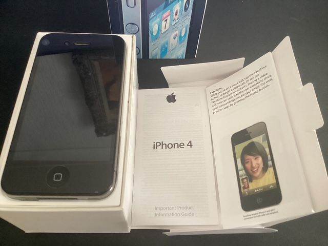 Apple iPhone 4 MC605 Vintage original boxed collectable Mobile Phone 32GB Black Model A1332