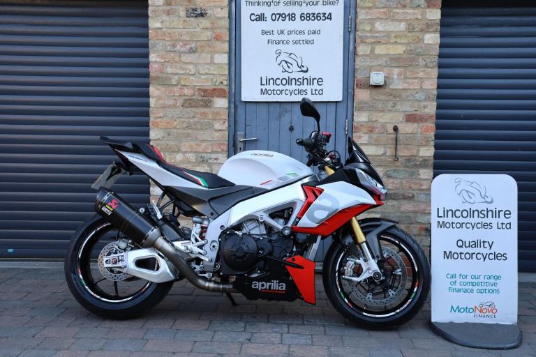 22 Aprilia Tuono 1100 V4
