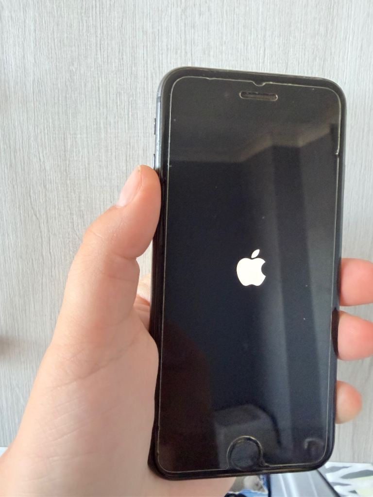 Apple iPhone SE (3rd Gen) - Black, Good Condition