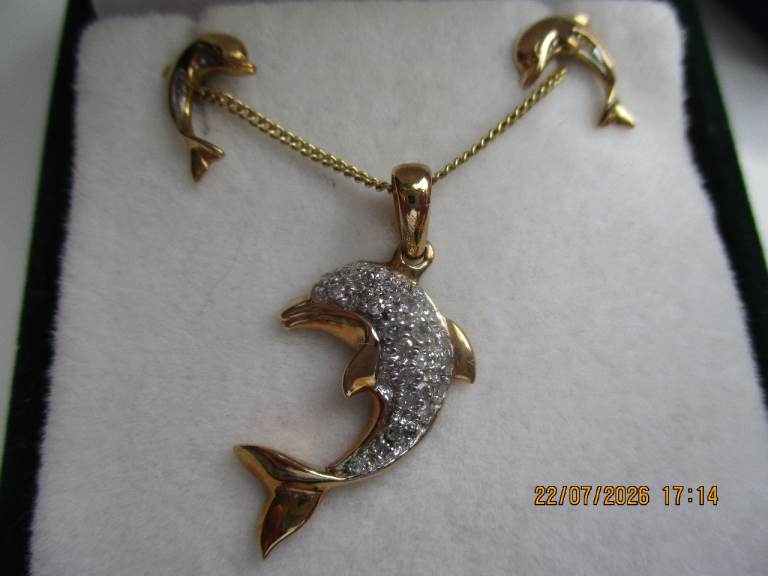 9ct yellow gold and diamond dolphin pendant, earrings and chain