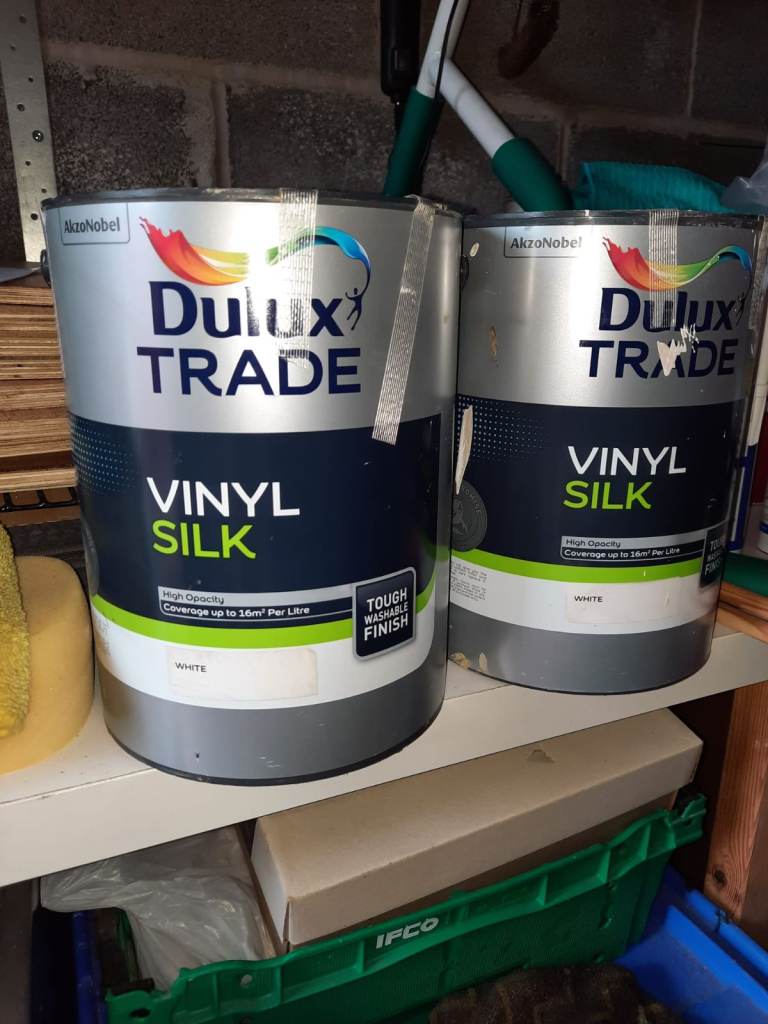 Dulux trade  vinyl silk