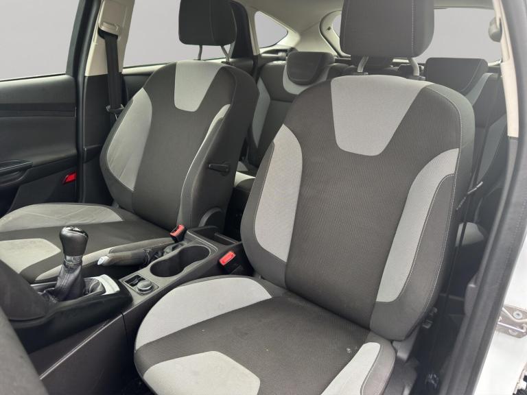 2013 Ford Focus 1.6 Zetec Euro 5 5dr HATCHBACK Petrol Manual