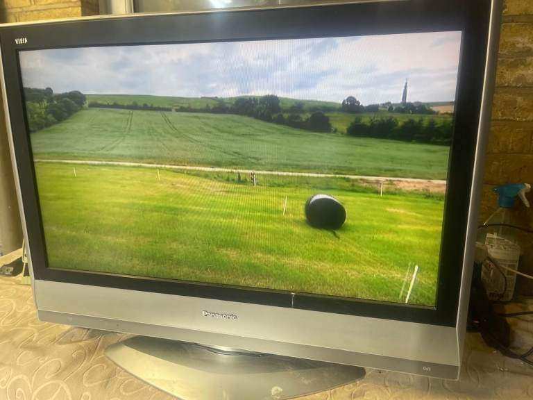 Panasonic Viera TX-32LXD60 32in 1080i HD LCD TV